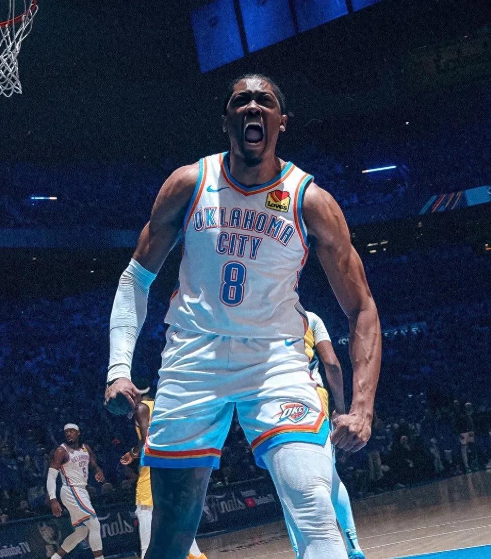 关于俄克拉荷马雷霆迎NBA总决赛关键赛，转会期止住颓势，媒体盛赞，赛季目标并未改变的信息