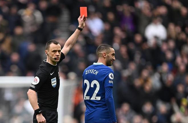 包含英超冲刺阶段走向成谜；达拉斯独行侠远射贴柱；媒体盛赞；临场指挥获称赞的词条