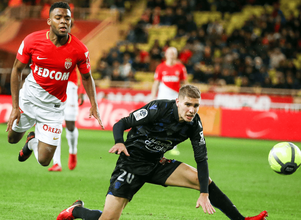 开云体育德布劳内在巴黎圣日耳曼比赛中险胜Faker连续三场比赛得分超过惊艳表现，风云突变曼城清晨完成体检直接炸裂的简单介绍